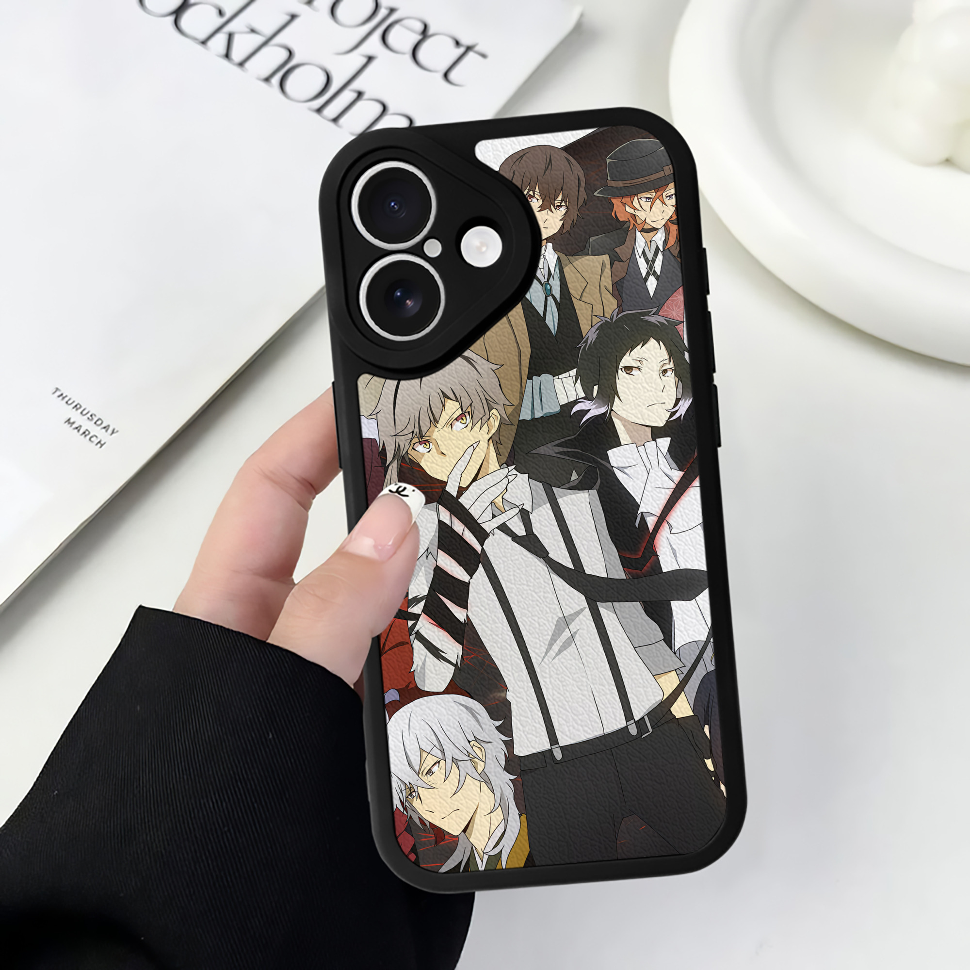 （画像用） 文豪ストレイドッグス Bungo Stray Dogs 【iPhone 16シリーズ対応】シリコンスマホケース（レザー調） 材質：シリコン
